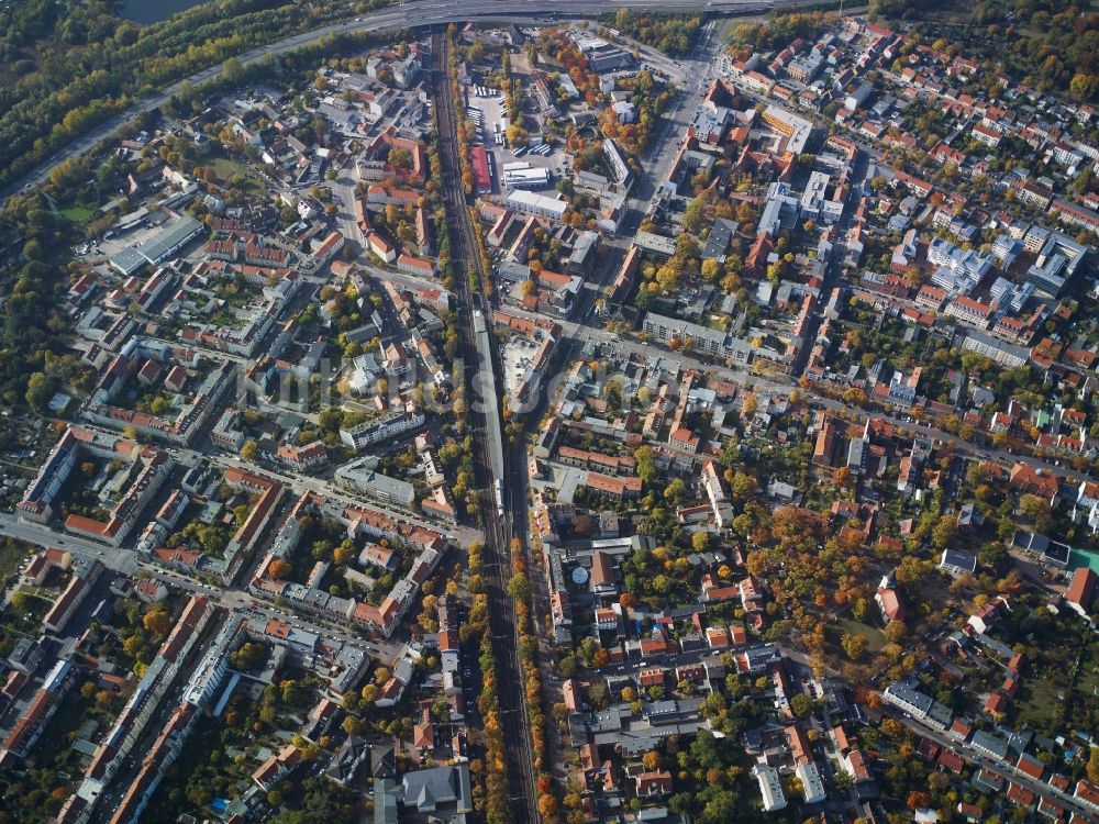 Potsdam aus der Vogelperspektive: Bahnhofsgebäude und Gleisanlagen des S-Bahnhofes Babelsberg in Potsdam im Bundesland Brandenburg