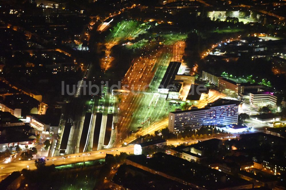 Luftaufnahme Berlin - Bahnhofsgebäude und Gleisanlagen des S-Bahnhofes Berlin - Lichtenberg im Ortsteil Lichtenberg in Berlin, Deutschland