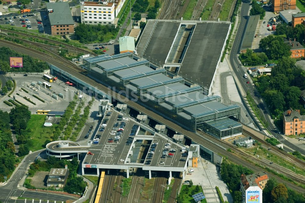 Luftbild Berlin - Bahnhofsgebäude und Gleisanlagen des S-Bahnhofes Berlin Südkreuz im Ortsteil Schöneberg in Berlin