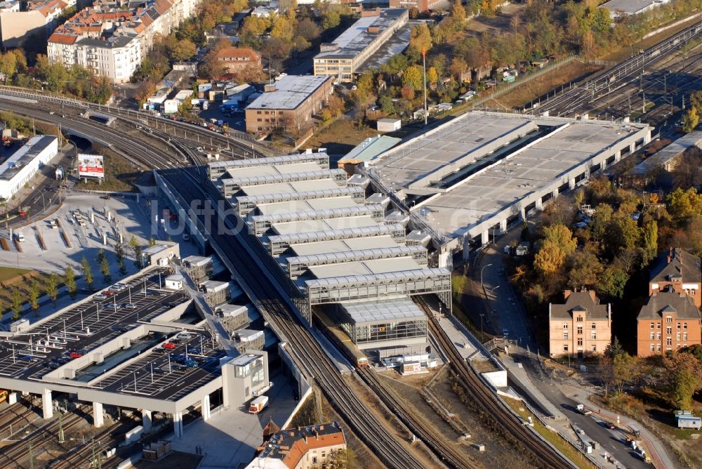 Luftaufnahme Berlin - Bahnhofsgebäude und Gleisanlagen des S-Bahnhofes Berlin Südkreuz im Ortsteil Schöneberg in Berlin