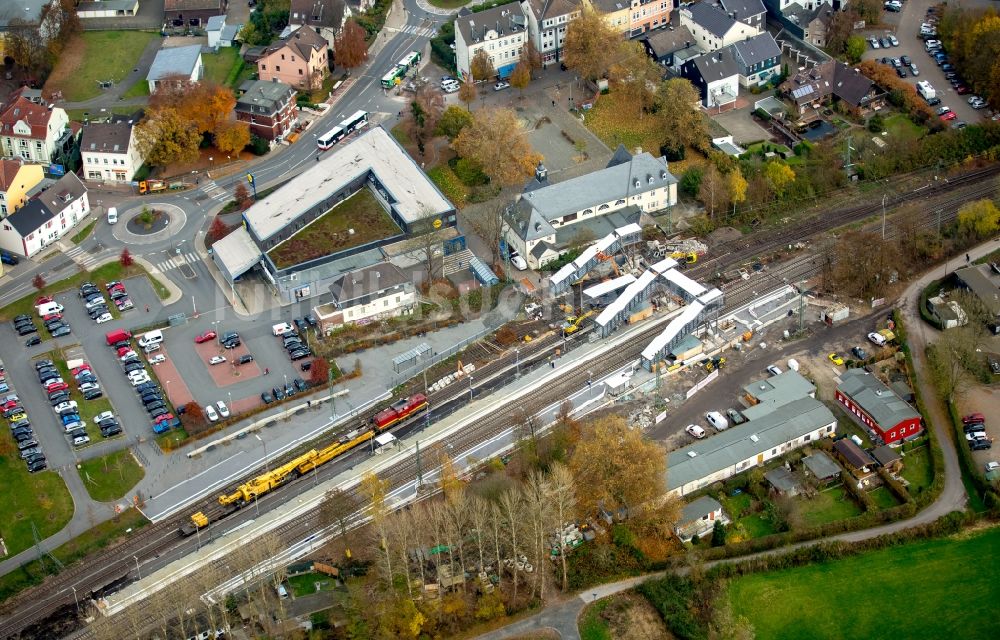 Bochum aus der Vogelperspektive: Bahnhofsgebäude und Gleisanlagen des S-Bahnhofes Bochum-Dahlhausen in Bochum im Bundesland Nordrhein-Westfalen