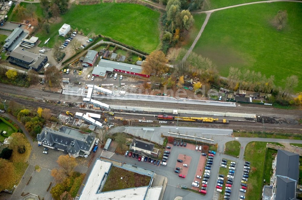 Luftaufnahme Bochum - Bahnhofsgebäude und Gleisanlagen des S-Bahnhofes Bochum-Dahlhausen in Bochum im Bundesland Nordrhein-Westfalen