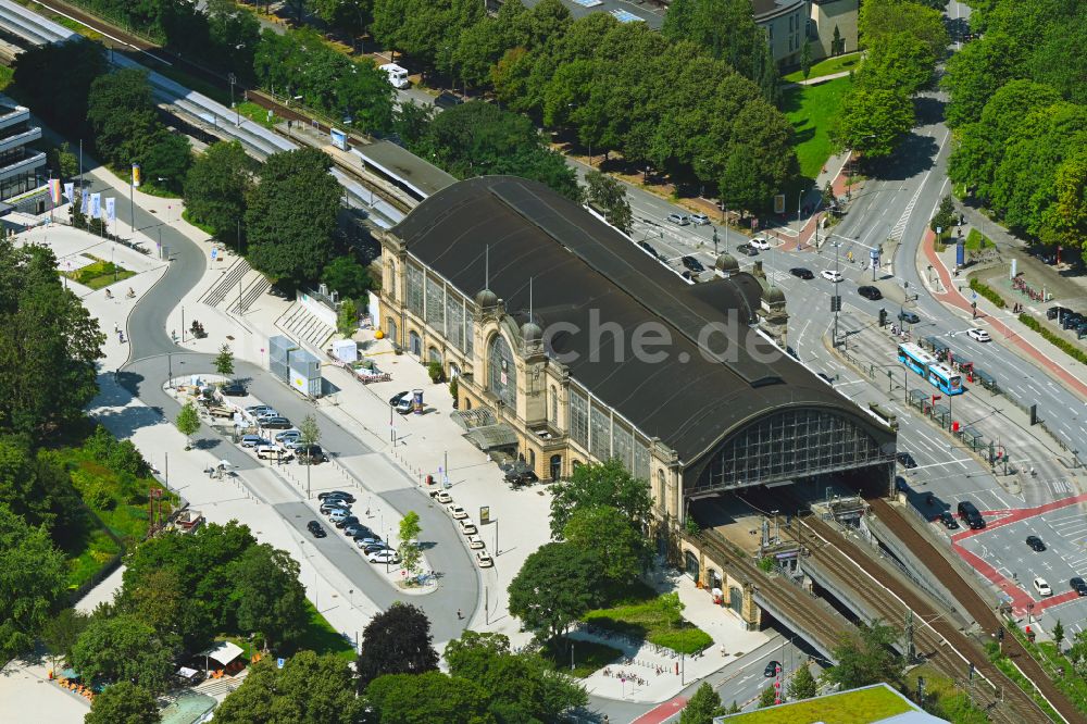 Luftbild Hamburg - Bahnhofsgebäude und Gleisanlagen des S-Bahnhofes Dammtor im Ortsteil Sankt Pauli in Hamburg, Deutschland