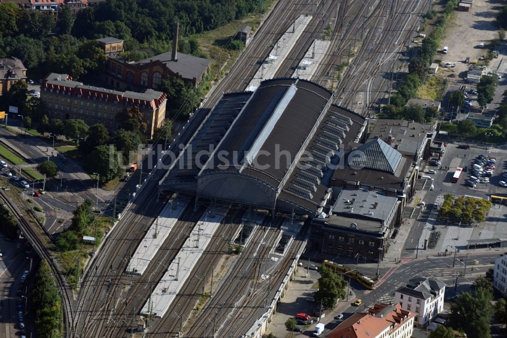 Luftbild Dresden - Bahnhofsgebäude und Gleisanlagen des Bahnhofes Dresden-Neustadt in Dresden im Bundesland Sachsen