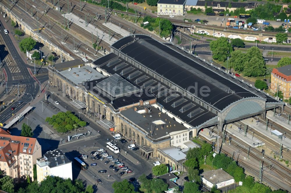 Luftaufnahme Dresden - Bahnhofsgebäude und Gleisanlagen des S-Bahnhofes Dresden-Neustadt im Ortsteil Neustadt in Dresden im Bundesland Sachsen, Deutschland