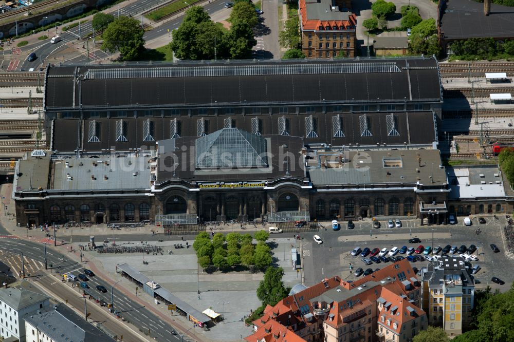 Luftaufnahme Dresden - Bahnhofsgebäude und Gleisanlagen des S-Bahnhofes Dresden-Neustadt im Ortsteil Neustadt in Dresden im Bundesland Sachsen, Deutschland