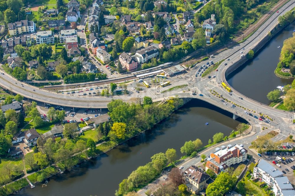 Luftbild Essen - Bahnhofsgebäude und Gleisanlagen des S-Bahnhofes Essen-Werden im Ortsteil Werden in Essen im Bundesland Nordrhein-Westfalen, Deutschland