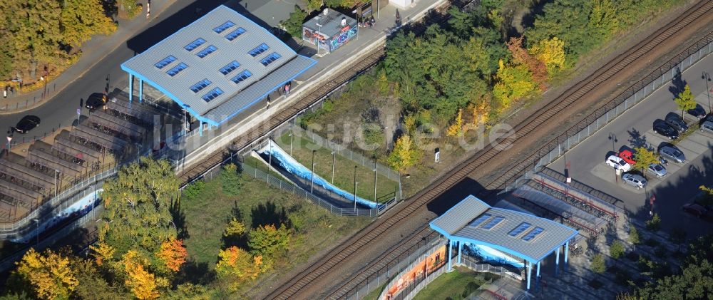 Luftbild Neuenhagen - Bahnhofsgebäude und Gleisanlagen des S-Bahnhofes der S5 in Neuenhagen im Bundesland Brandenburg