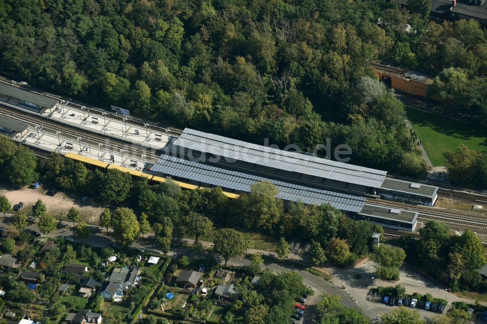 Luftaufnahme Berlin - Bahnhofsgebäude und Gleisanlagen des S-Bahnhofes Priesterweg im Stadtteil Schöneberg in Berlin