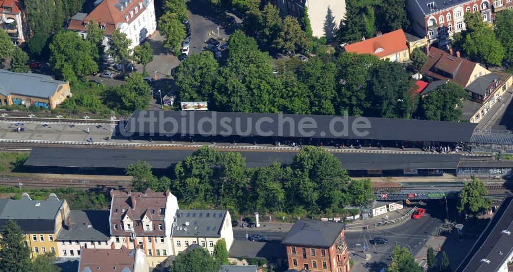 Luftbild Berlin - Bahnhofsgebäude und Gleisanlagen des S-Bahnhofes in Zehlendorf in Berlin