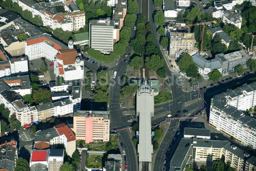 Berlin von oben - Bahnhofsgebäude und Gleisanlagen des Metro- U-Bahnhofes Nollendorfplatz in Berlin, Deutschland