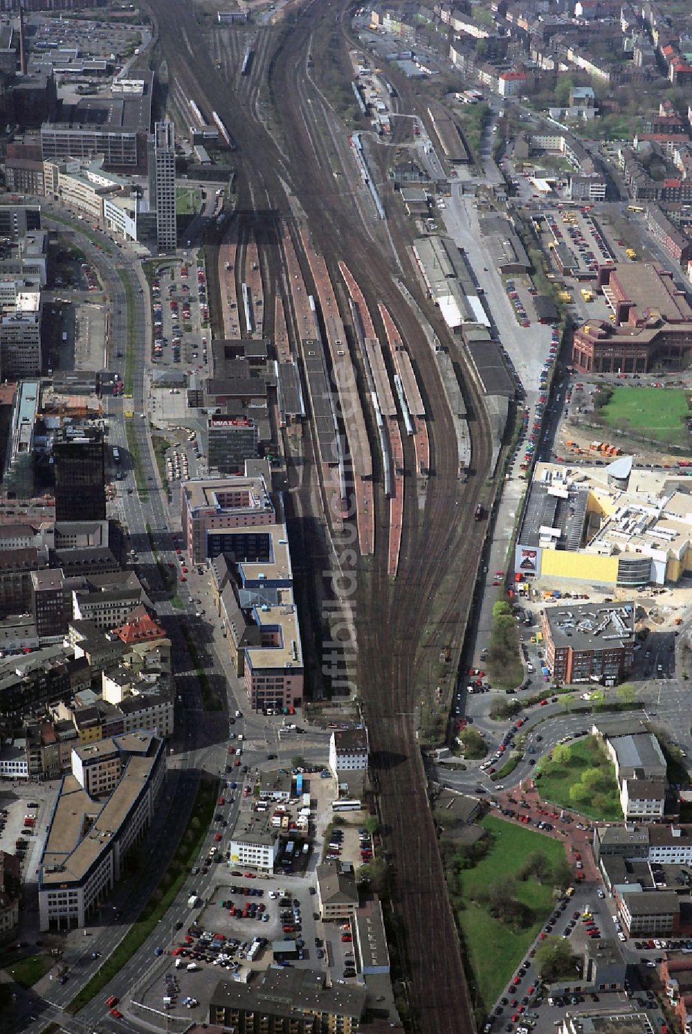 Dortmund aus der Vogelperspektive: Bahnhofsviertel am Königswall und der Kampstraße am Hauptbahnhof in Dortmund im Bundesland Nordrhein-Westfalen