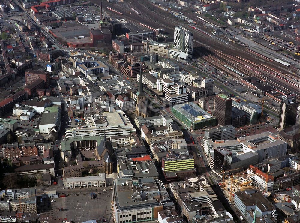 Dortmund aus der Vogelperspektive: Bahnhofsviertel am Königswall und der Kampstraße am Hauptbahnhof in Dortmund im Bundesland Nordrhein-Westfalen