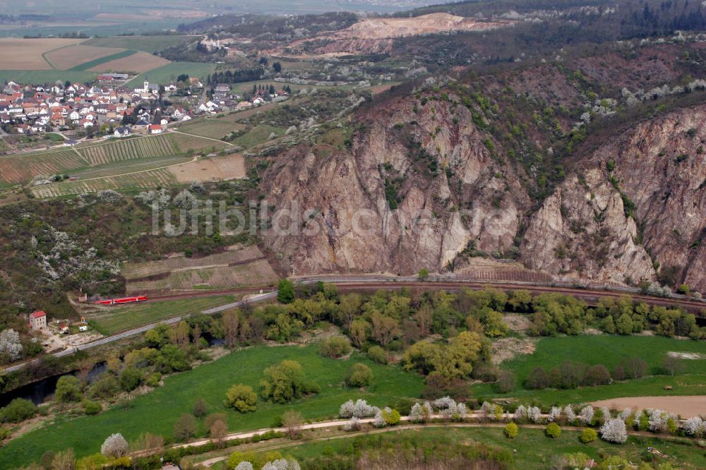 Bad Münster am Stein-Ebernburg von oben - Bahnlinie Bad Münster am Stein-Ebernburg