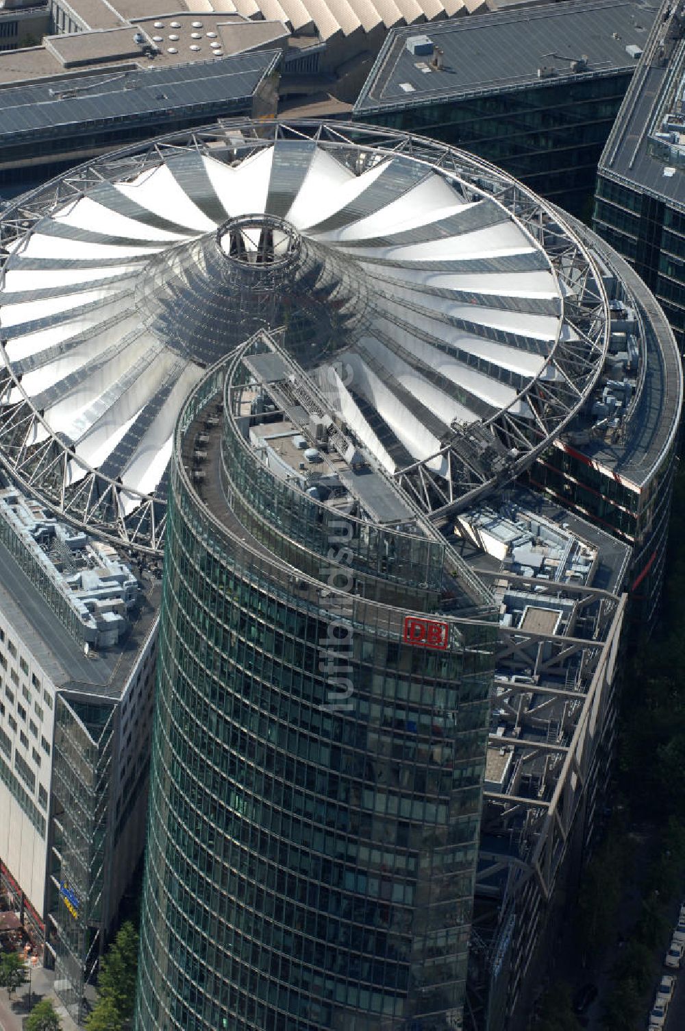 Luftaufnahme Berlin - Bahntower am Sony Center am Potsdamer Platz