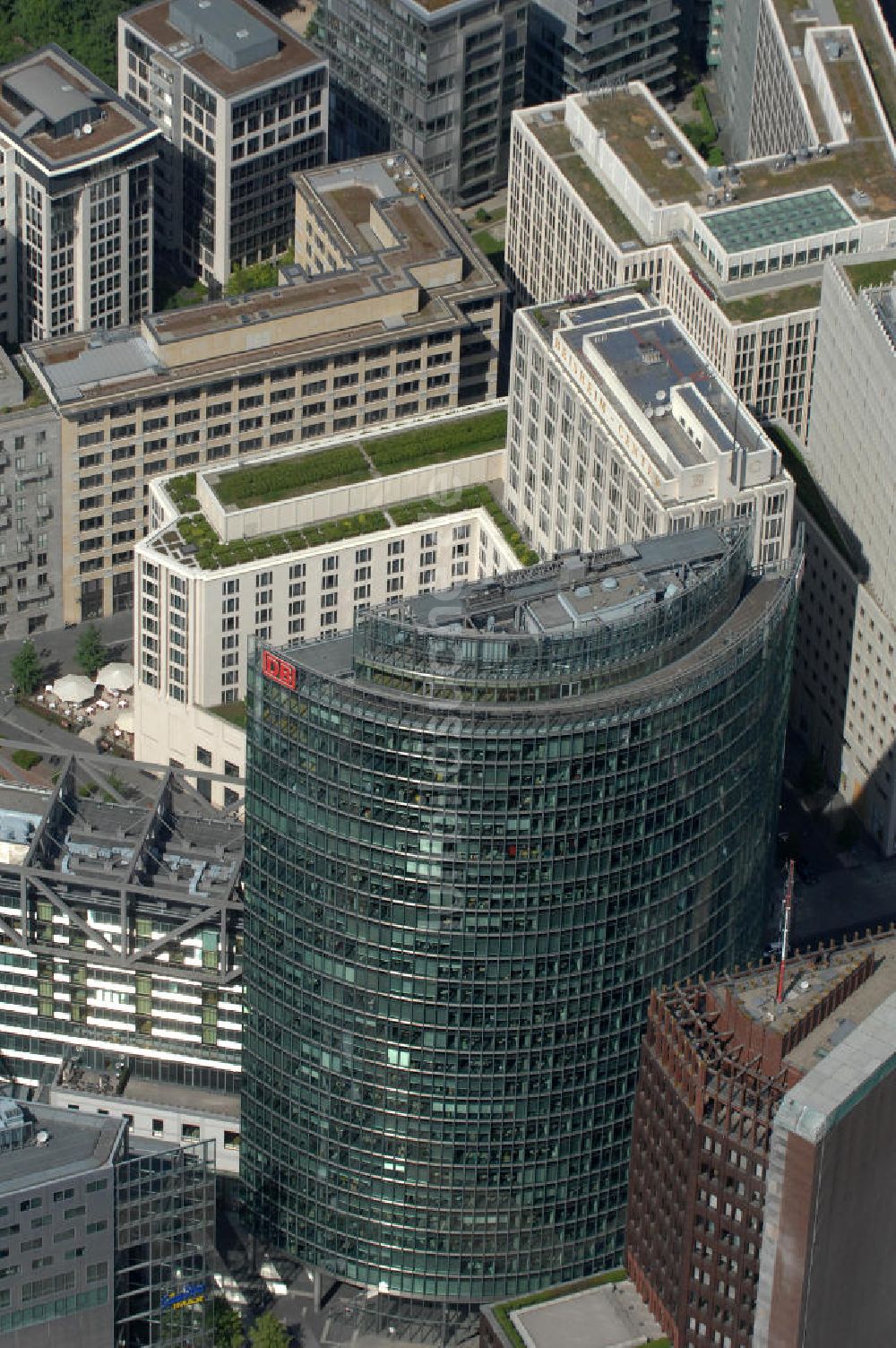 Luftaufnahme Berlin - Bahntower am Sony Center am Potsdamer Platz