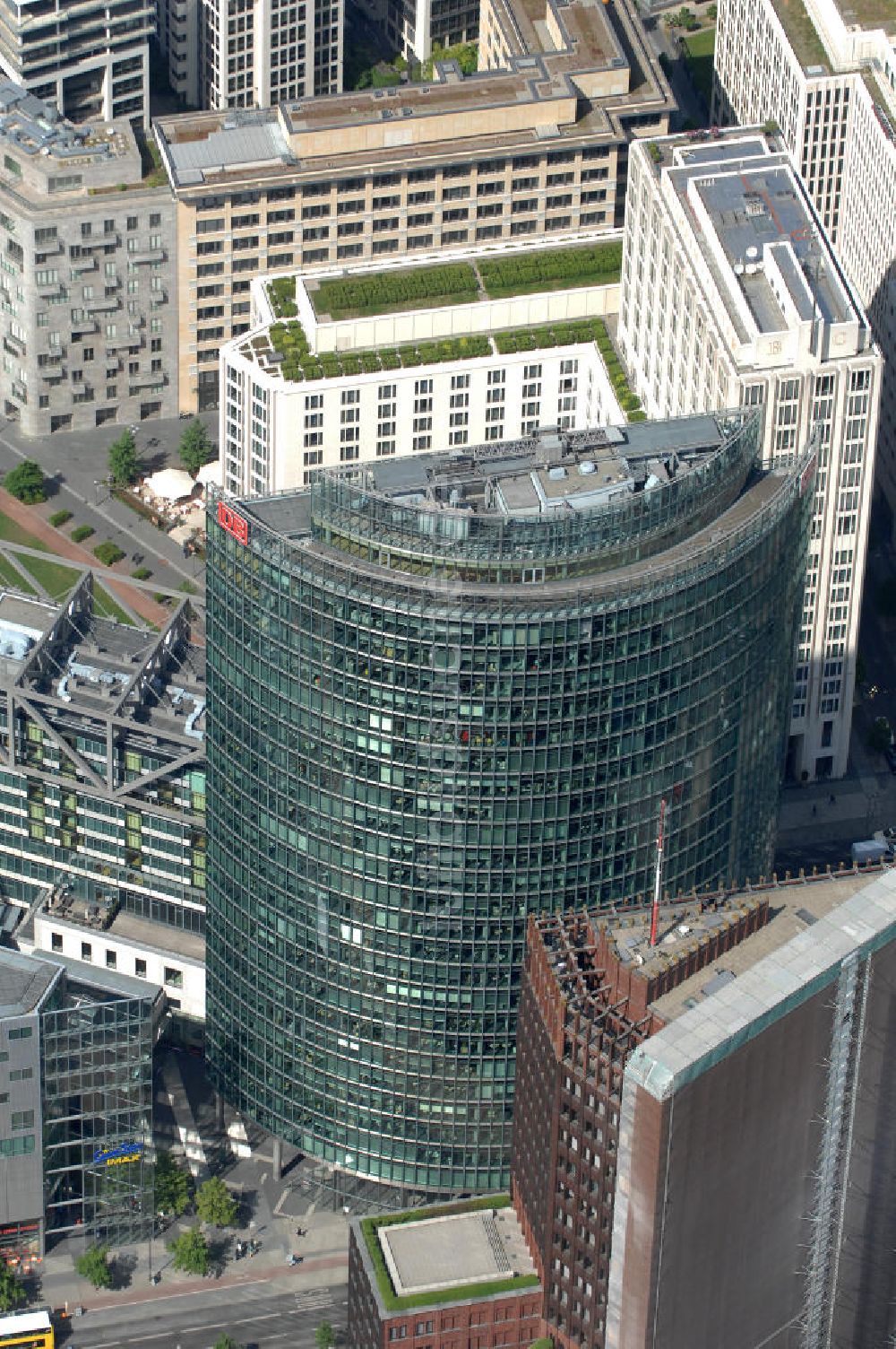 Berlin aus der Vogelperspektive: Bahntower am Sony Center am Potsdamer Platz