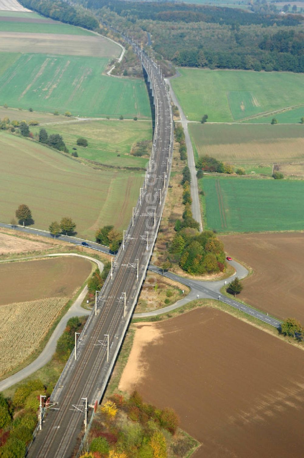 Ohlenrode von oben - Bahntrasse über die L486 bei Ohlenrode