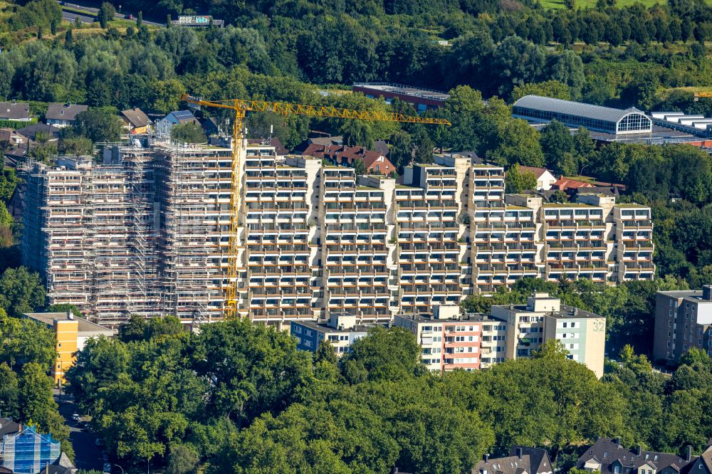 Luftaufnahme Dortmund - Balkon- und Fenster- Fassade an der Plattenbau- Hochhaus- Wohnsiedlung Hannibal Dorstfeld in Dortmund im Bundesland Nordrhein-Westfalen, Deutschland