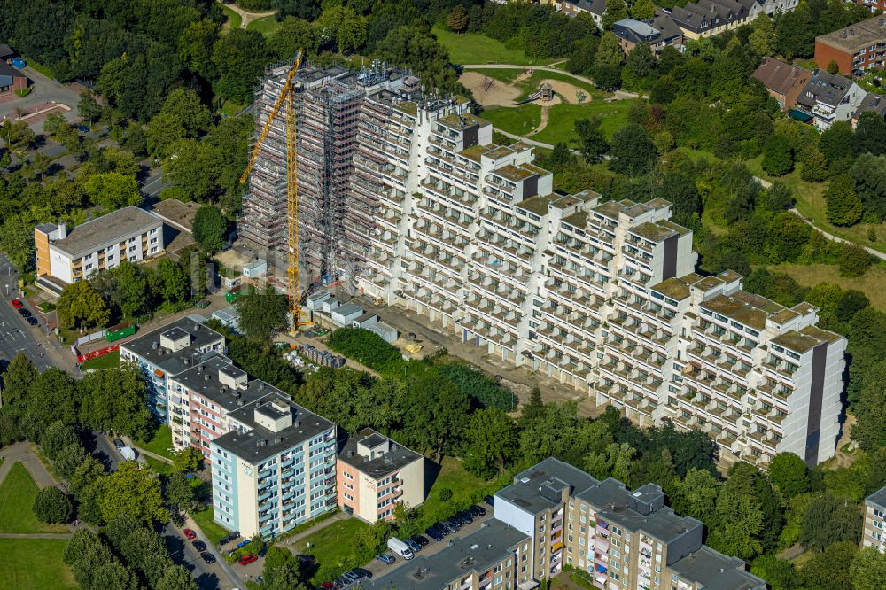 Luftaufnahme Dortmund - Balkon- und Fenster- Fassade an der Plattenbau- Hochhaus- Wohnsiedlung Hannibal Dorstfeld in Dortmund im Bundesland Nordrhein-Westfalen, Deutschland