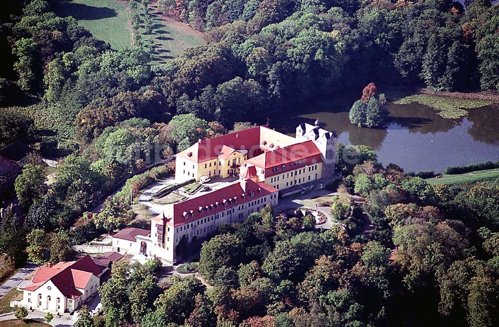 Ballenstedt/ Sachsen-Anhalt aus der Vogelperspektive: Ballenstedt/ Sachsen-Anhalt 20.09.2003 Schloß Ballenstedt