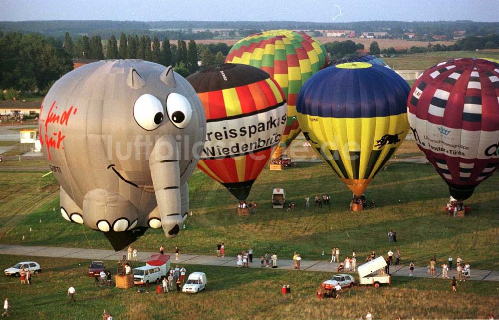 Luftbild Strausberg / Brandenburg - Ballonfahrertreffen am Flugplatz Strausberg