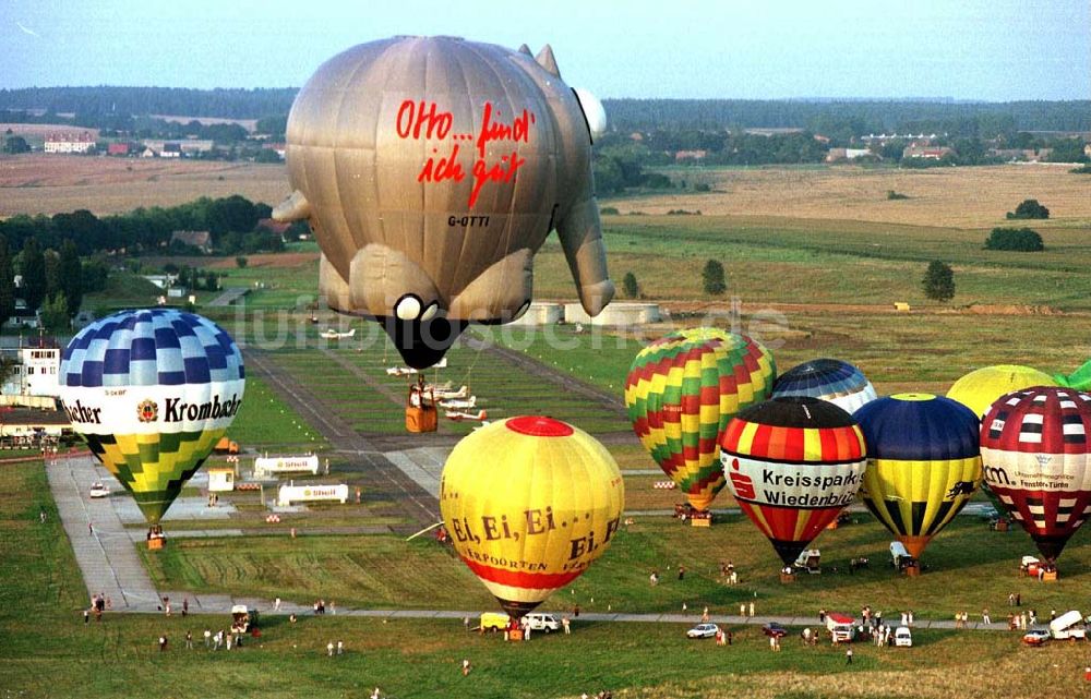 Luftaufnahme Strausberg / Brandenburg - Ballonfahrertreffen am Flugplatz Strausberg