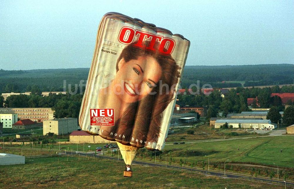 Strausberg / Brandenburg von oben - Ballonfahrertreffen am Flugplatz Strausberg