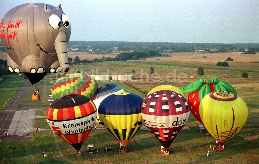 Luftbild Strausberg / Brandenburg - Ballonfahrertreffen am Flugplatz Strausberg