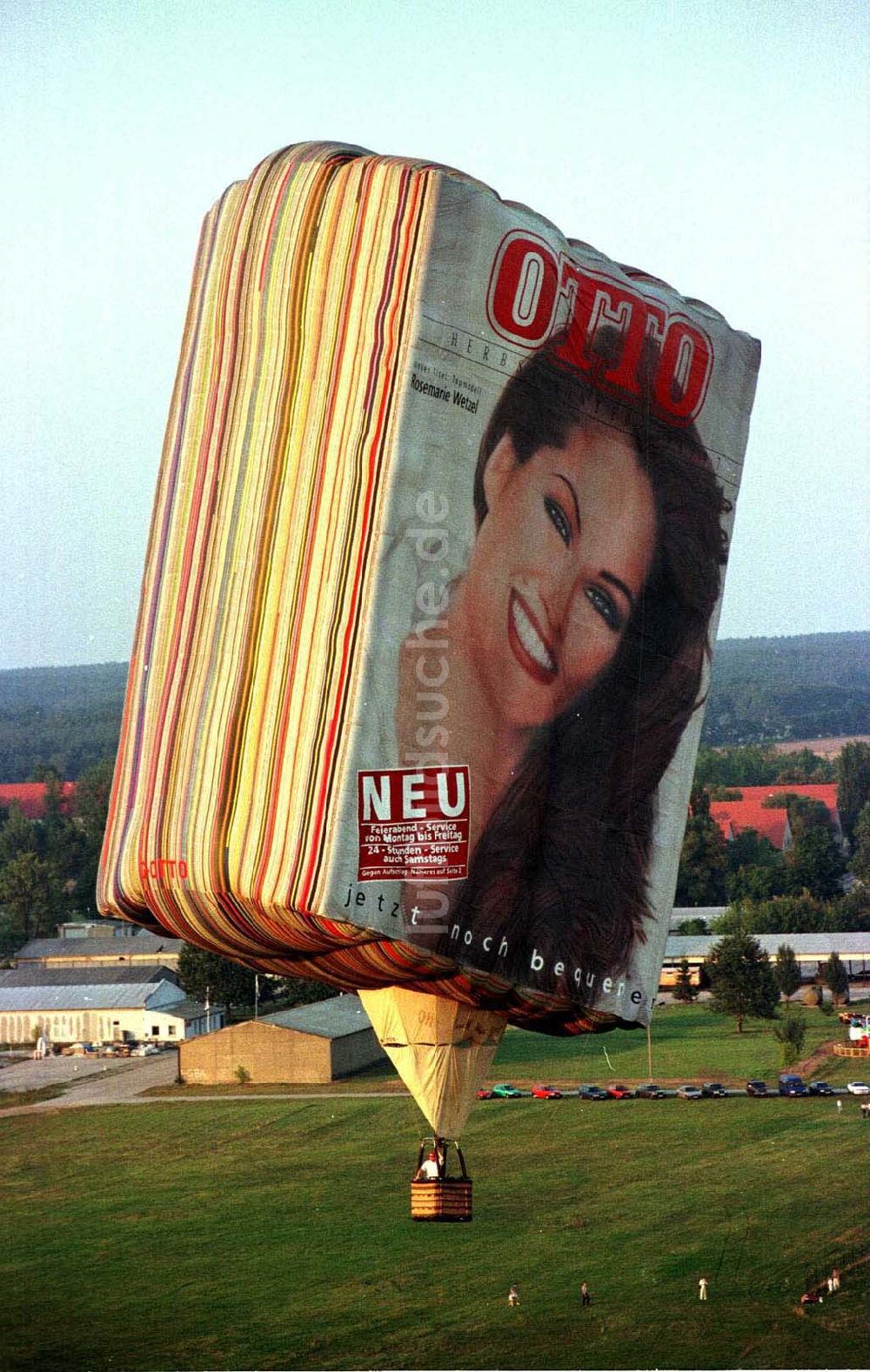 Strausberg / Brandenburg von oben - Ballonfahrertreffen am Flugplatz Strausberg