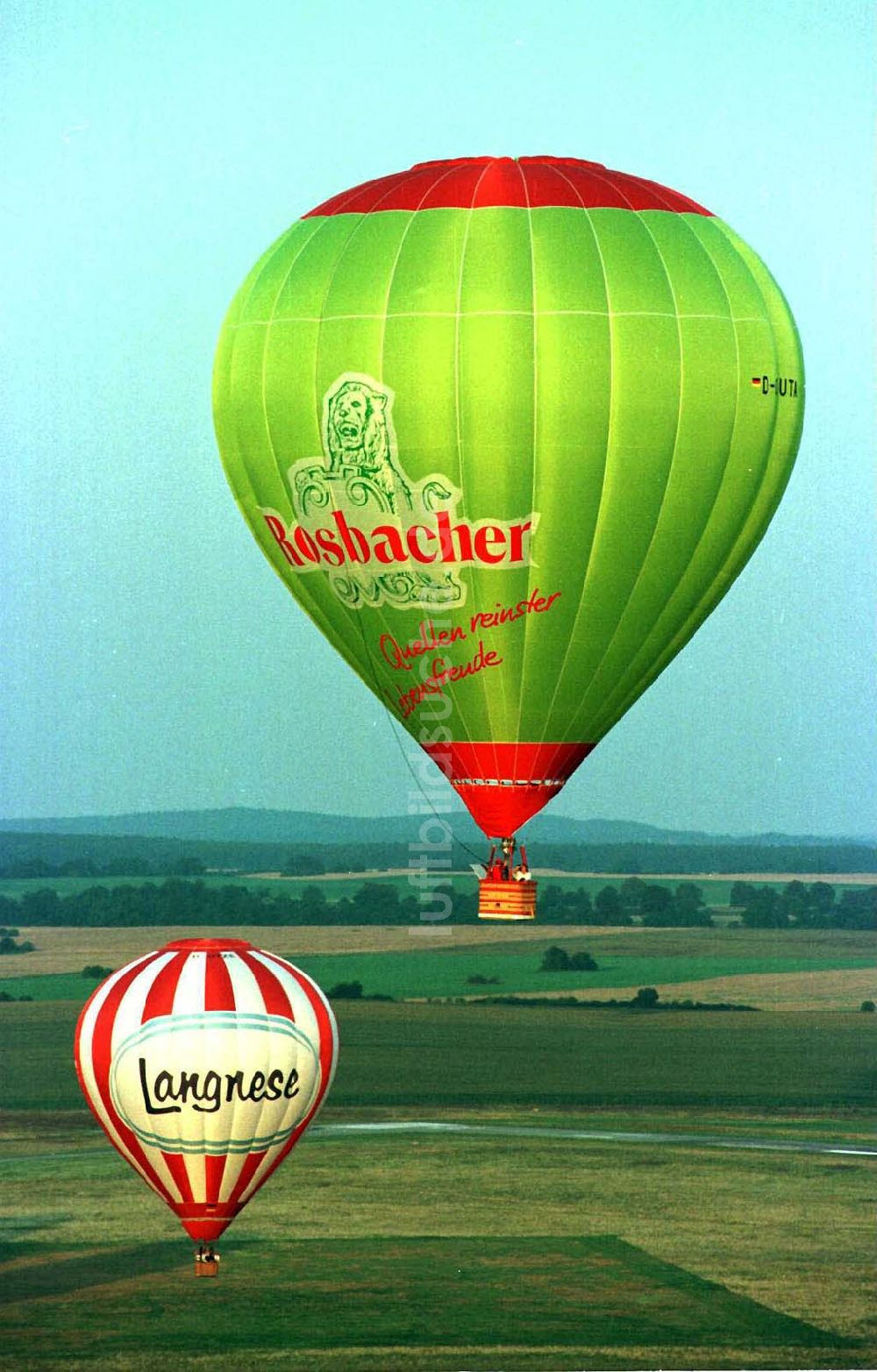 Strausberg / Brandenburg aus der Vogelperspektive: Ballonfahrertreffen am Flugplatz Strausberg