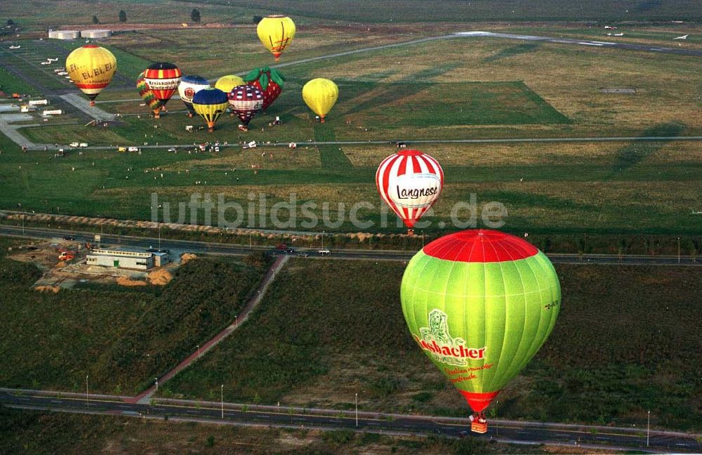 Luftbild Strausberg / Brandenburg - Ballonfahrertreffen am Flugplatz Strausberg