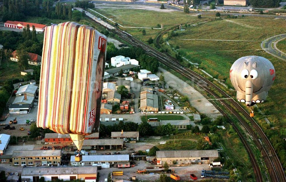 Strausberg / Brandenburg aus der Vogelperspektive: Ballonfahrertreffen am Flugplatz Strausberg