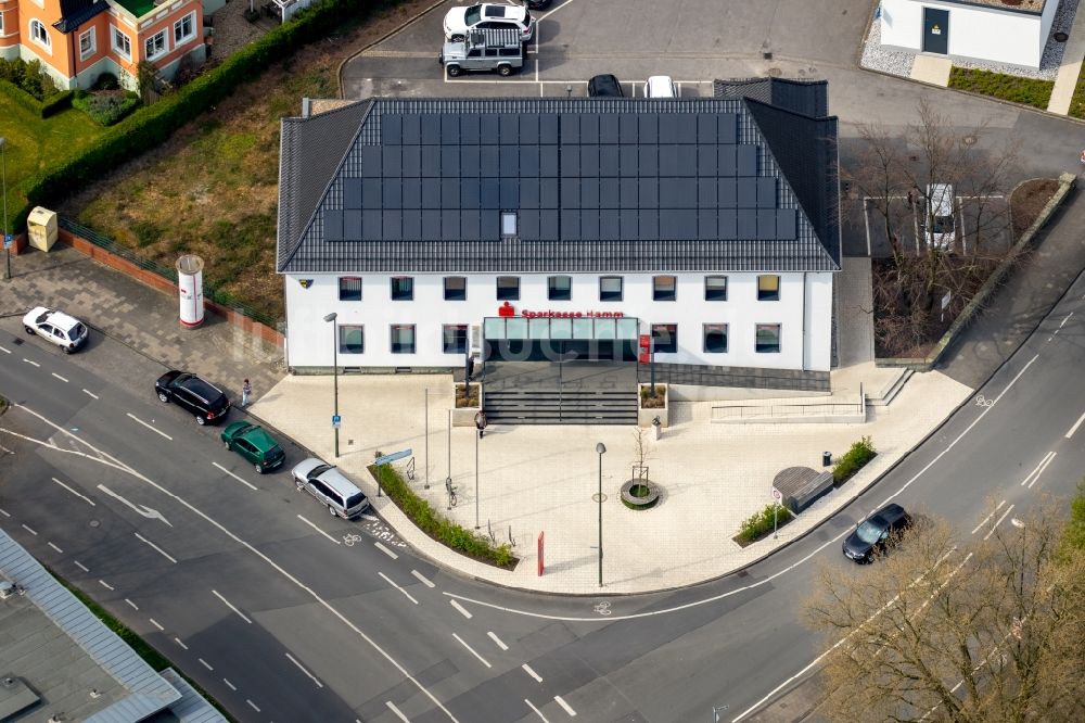 Hamm von oben - Bank- Gebäude der Filiale im Stadtteil Heessen der Sparkasse Hamm im Bundesland Nordrhein-Westfalen