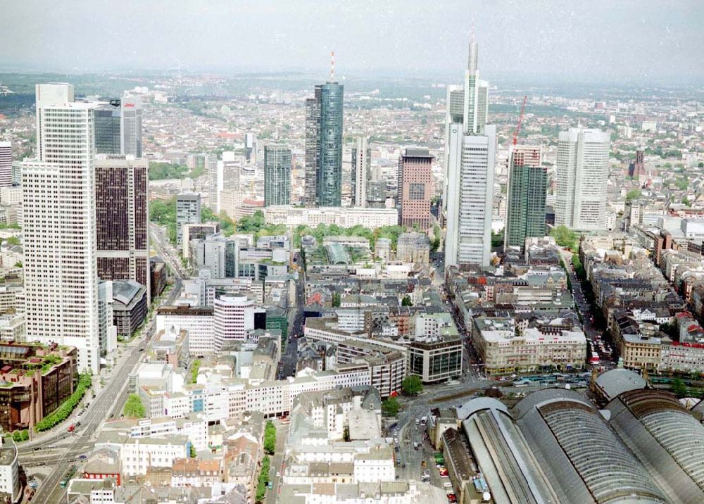 Frankfurt am Main aus der Vogelperspektive: Banken- Zentrum in Frankfurt/Main. (Hessen).