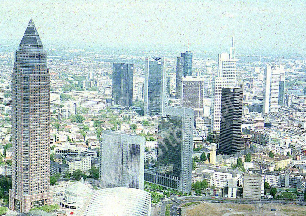 Luftaufnahme Frankfurt am Main - Bankenviertel und Stadtzentrum von Frankfurt / Main.