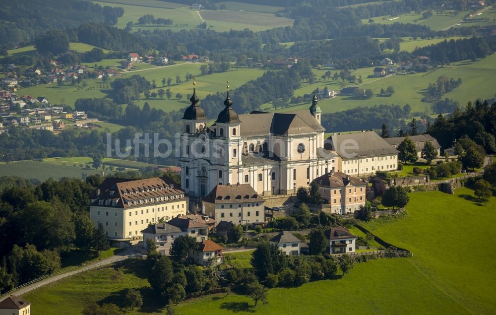 Luftbild Sonntagberg - Barocke Basilika und Wallfahrtskirche auf dem Sonntagberg in Niederösterreich in Österreich