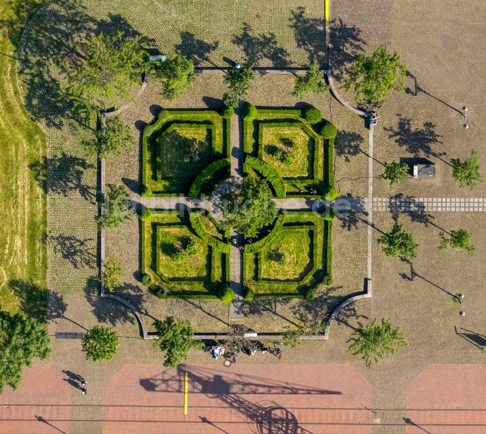 Luftaufnahme Duisburg - Barocke Parkanlage am Johannes-Corputius-Platz in Duisburg im Bundesland Nordrhein-Westfalen