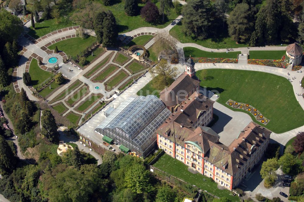 Konstanz aus der Vogelperspektive: Barockschloss, Palmenhaus und Rosengarten der Insel Mainau in Konstanz