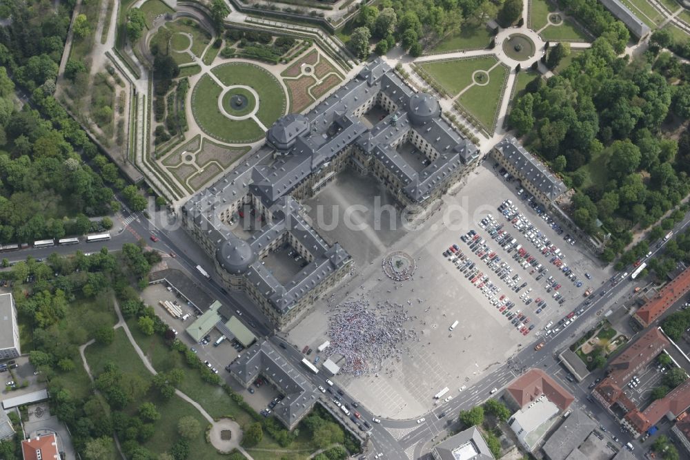 Luftbild Würzburg - Barockschloss die Würzburger Residenz mit Hofgarten und Residenzplatz in Würzburg im Bundesland Bayern