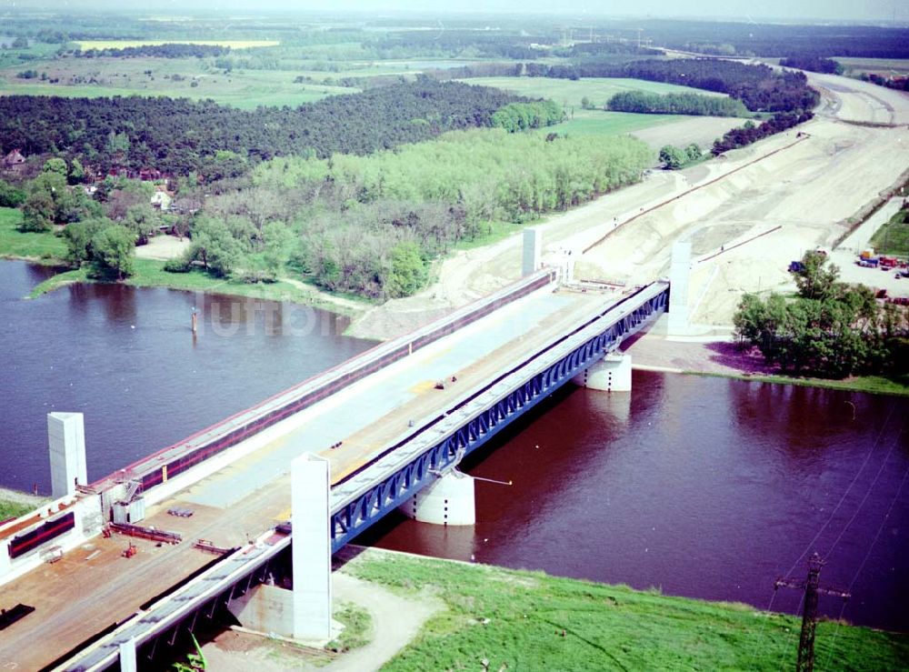 Hohenwarthe aus der Vogelperspektive: Bau des Anschlußbereiches zur Bücke des Elbe-Havel-Kanales über die Elbe am Wasserstraßenkreuz Magdeburg.