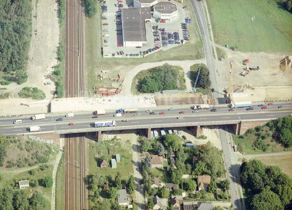 Königs Wusterhausen aus der Vogelperspektive: Bau der Autobahnbrücke (A10) über die Bahnlinie zwischen Königs Wusterhausen und Wildau - ein Projekt der SCHÄLERBAU BERLIN GmbH