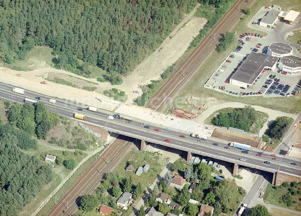 Luftbild Königs Wusterhausen - Bau der Autobahnbrücke (A10) über die Bahnlinie zwischen Königs Wusterhausen und Wildau - ein Projekt der SCHÄLERBAU BERLIN GmbH