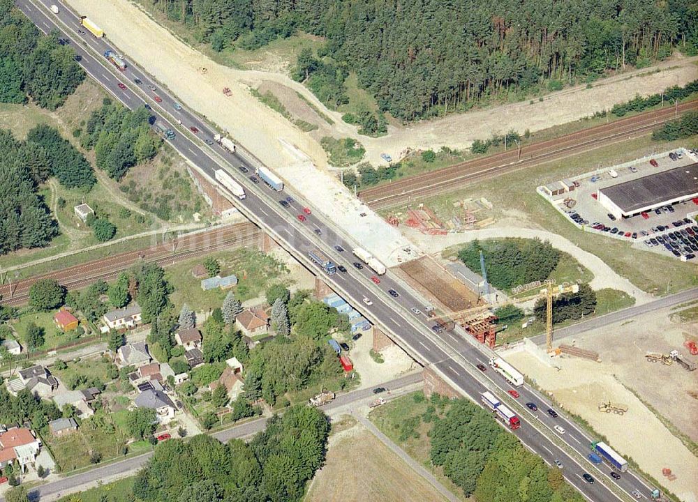 Luftaufnahme Königs Wusterhausen - Bau der Autobahnbrücke (A10) über die Bahnlinie zwischen Königs Wusterhausen und Wildau - ein Projekt der SCHÄLERBAU BERLIN GmbH