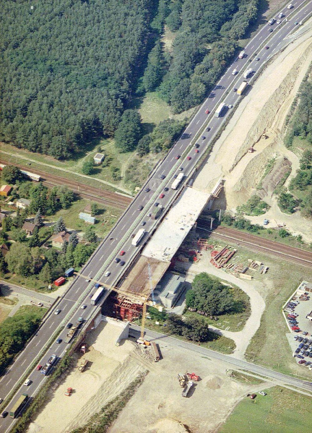 Königs Wusterhausen von oben - Bau der Autobahnbrücke (A10) über die Bahnlinie zwischen Königs Wusterhausen und Wildau - ein Projekt der SCHÄLERBAU BERLIN GmbH