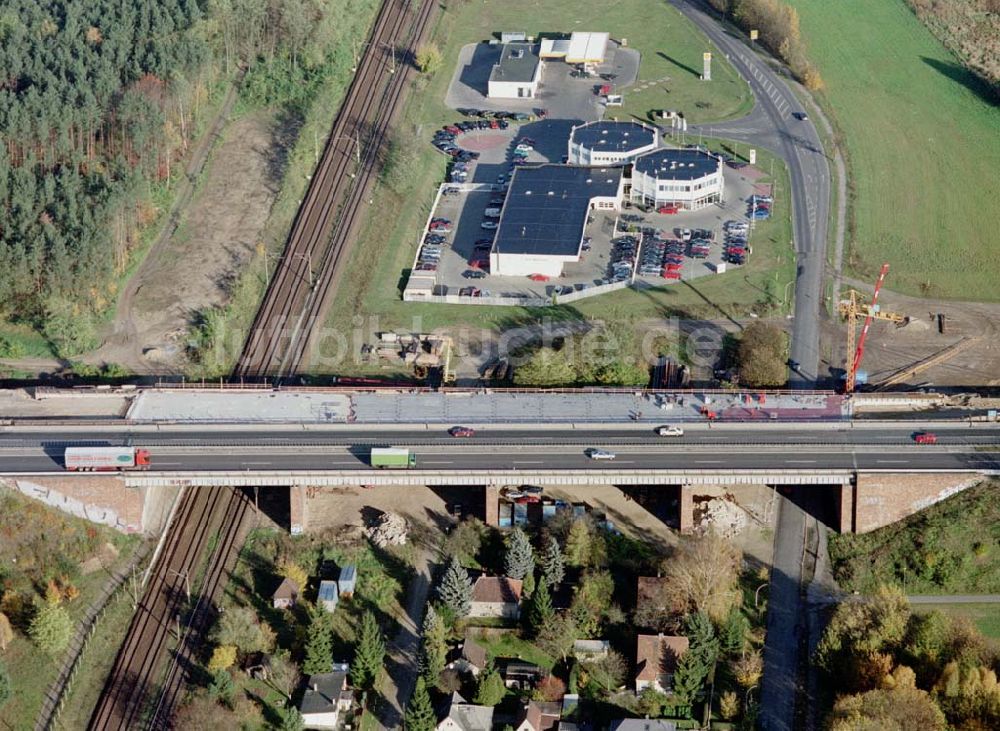 Königs Wusterhausen / Brandenburg von oben - Bau der Autobahnbrücke (A10) über die Bahnlinie zwischen Königs Wusterhausen und Wildau - ein Projekt der SCHÄLERBAU BERLIN GmbH