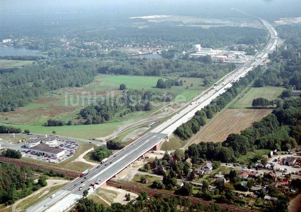 Königs Wusterhausen aus der Vogelperspektive: Bau der Autobahnbrücke (A10) über die Bahnlinie zwischen Königs Wusterhausen und Wildau - ein Projekt der SCHÄLERBAU BERLIN GmbH