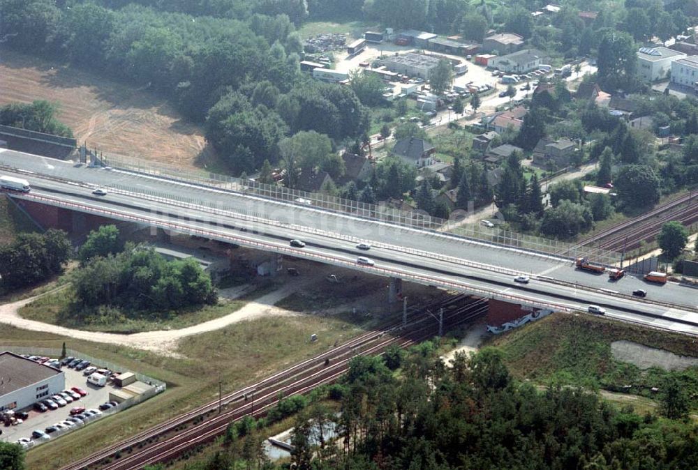 Königs Wusterhausen aus der Vogelperspektive: Bau der Autobahnbrücke (A10) über die Bahnlinie zwischen Königs Wusterhausen und Wildau - ein Projekt der SCHÄLERBAU BERLIN GmbH