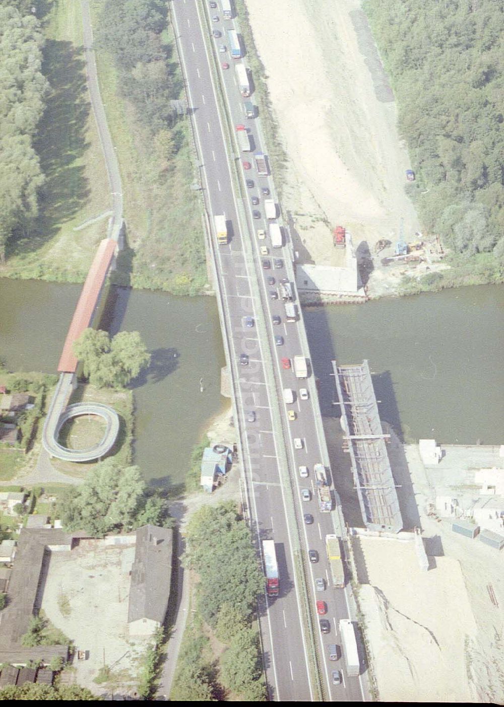 Königs Wusterhausen aus der Vogelperspektive: Bau der Autobahnbrücke (A10) über die Dahme in Königs Wusterhausen - ein Projekt der SCHÄLERBAU BERLIN GmbH.