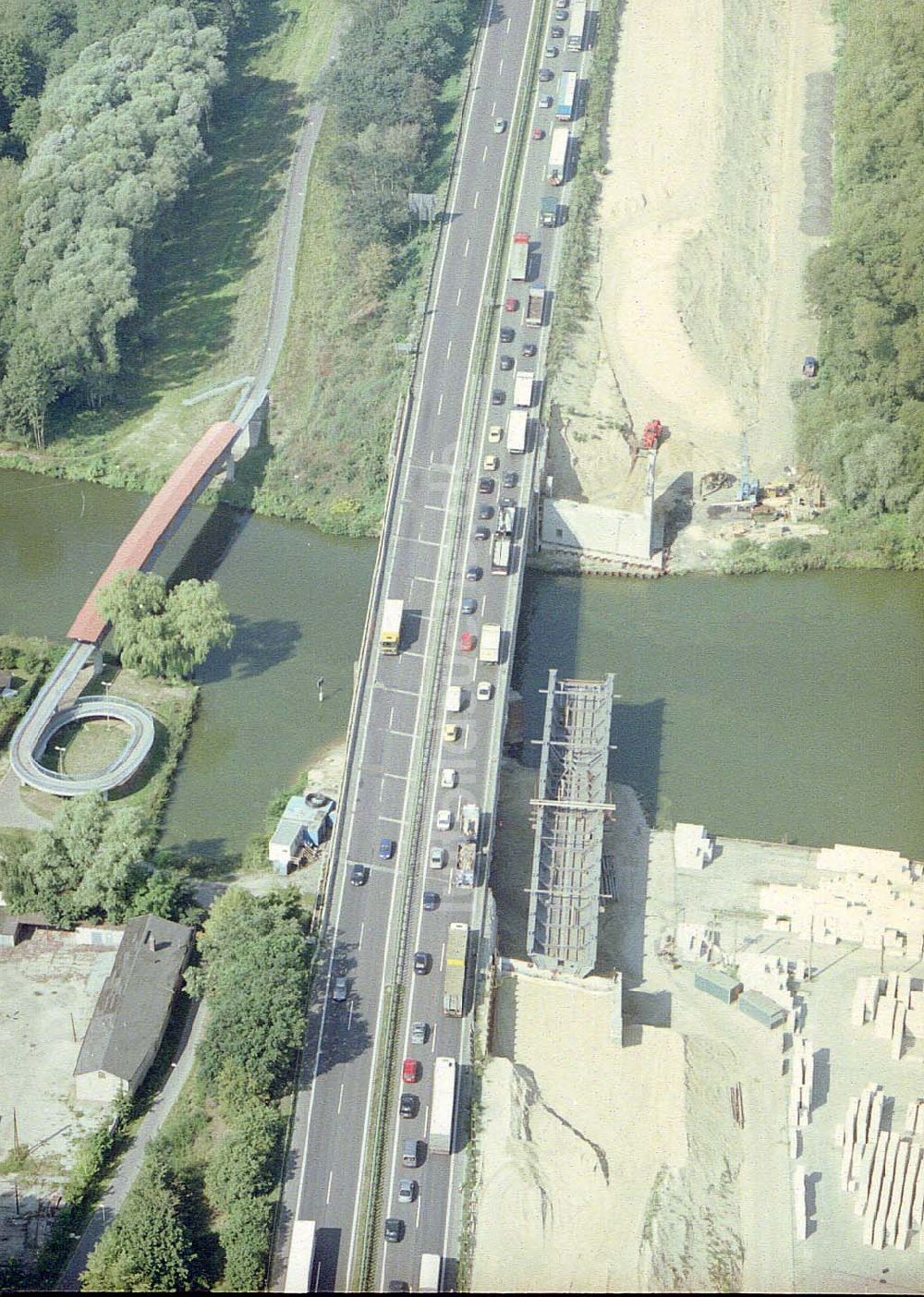 Luftbild Königs Wusterhausen - Bau der Autobahnbrücke (A10) über die Dahme in Königs Wusterhausen - ein Projekt der SCHÄLERBAU BERLIN GmbH.